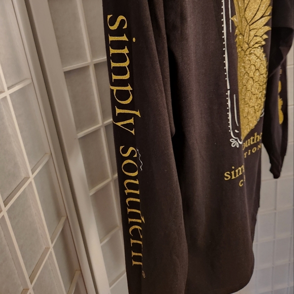 NWT Women's medium black with gold pineapples Simply Southern long sleeve tee - Picture 4 of 7